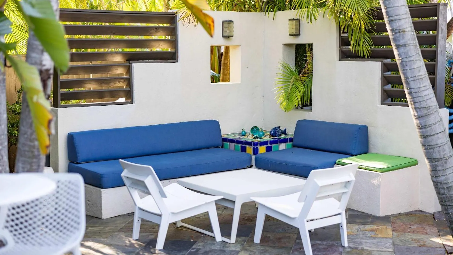 New Hidden Oasis- Waterfall Pool Close To Beach Key West Holiday home