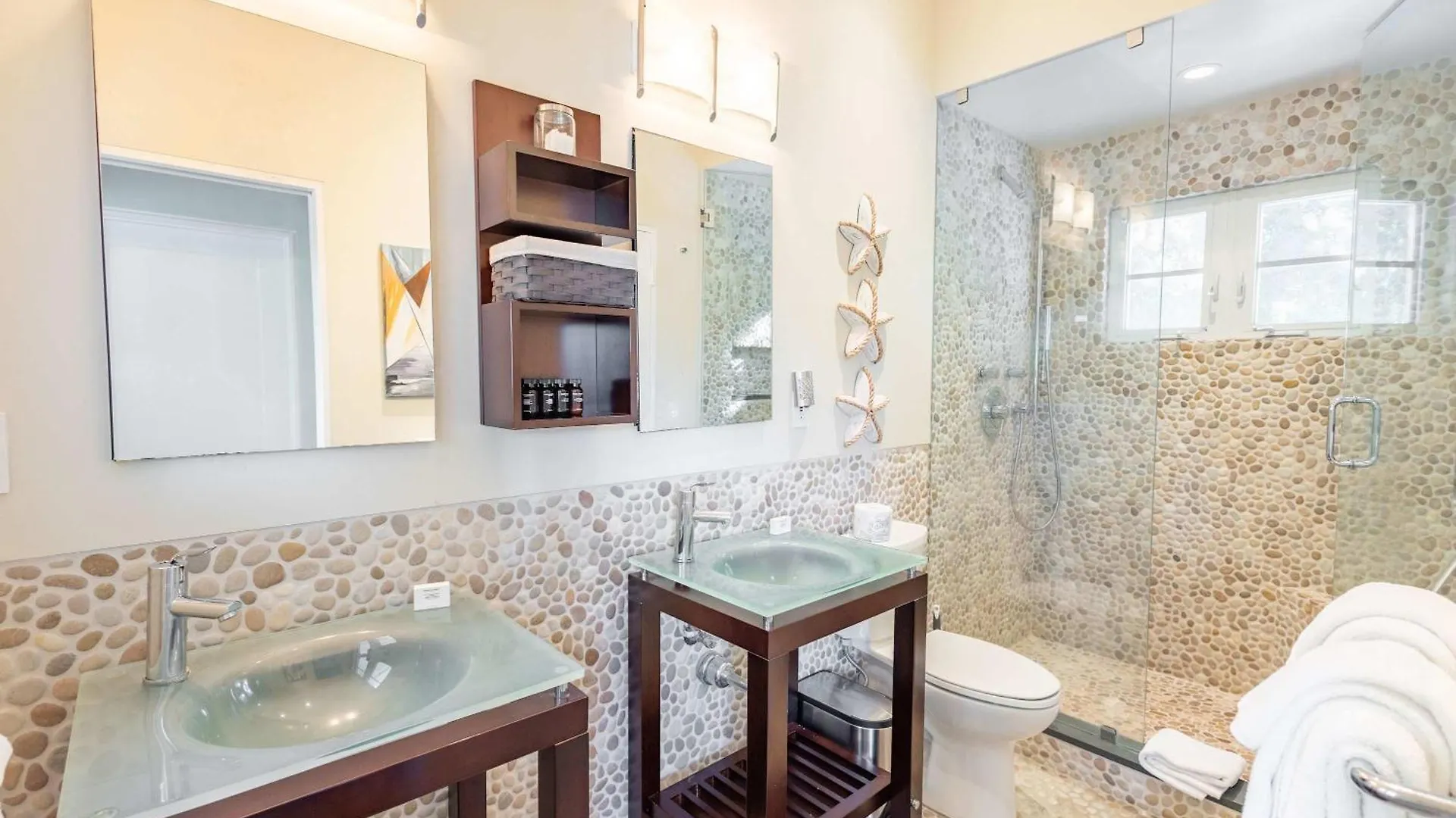 New Hidden Oasis- Waterfall Pool Close To Beach Key West Holiday home