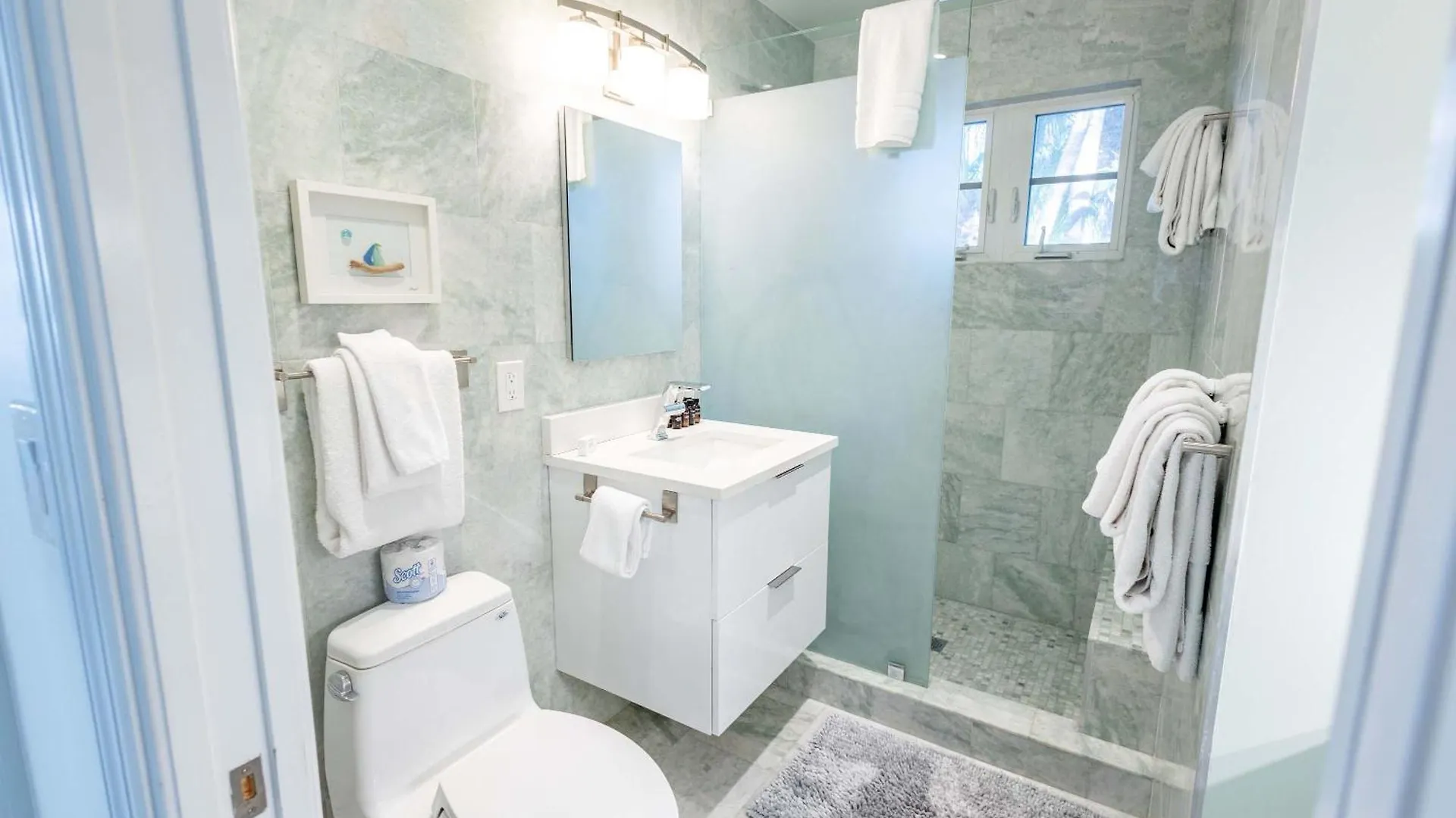 New Hidden Oasis- Waterfall Pool Close To Beach Key West Holiday home