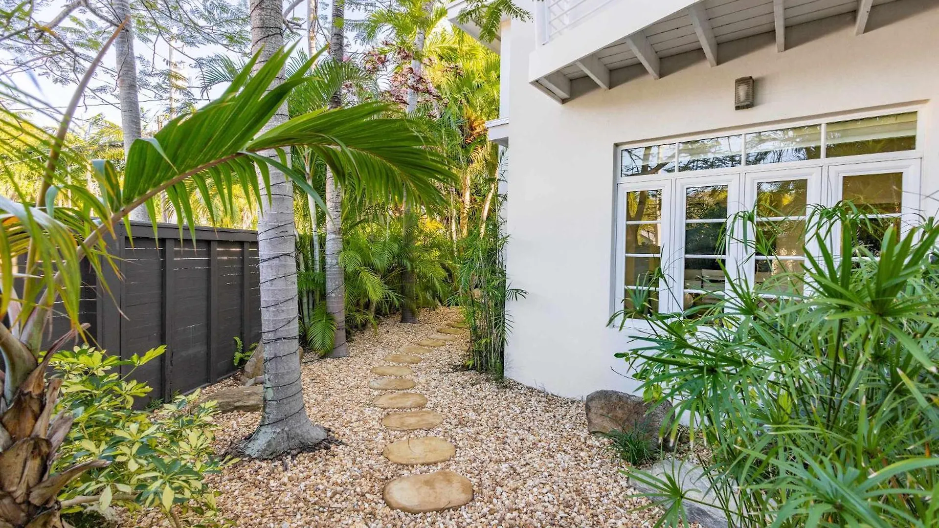 New Hidden Oasis- Waterfall Pool Close To Beach Key West